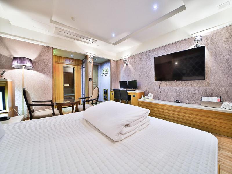 B&b Hotel image