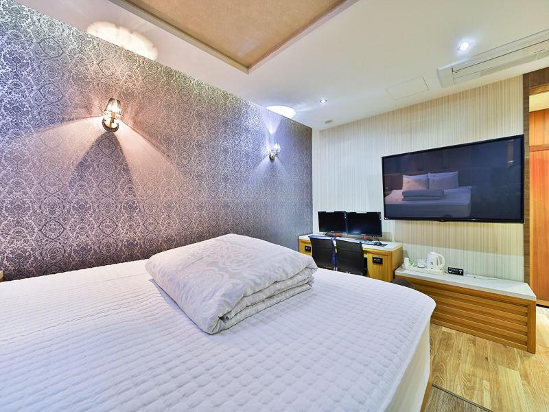 B&b Hotel image