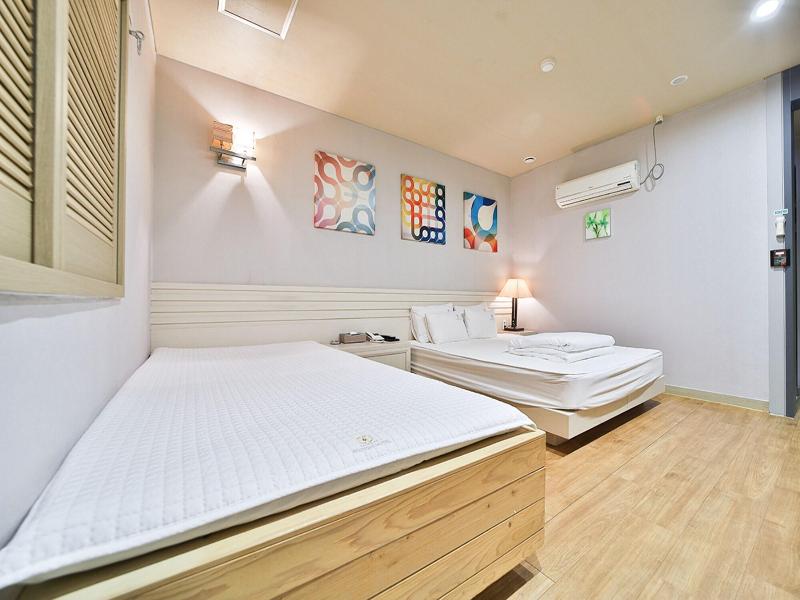 B&b Hotel image