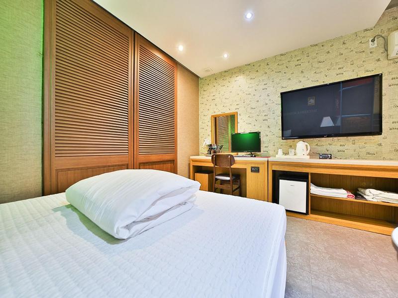 B&b Hotel image