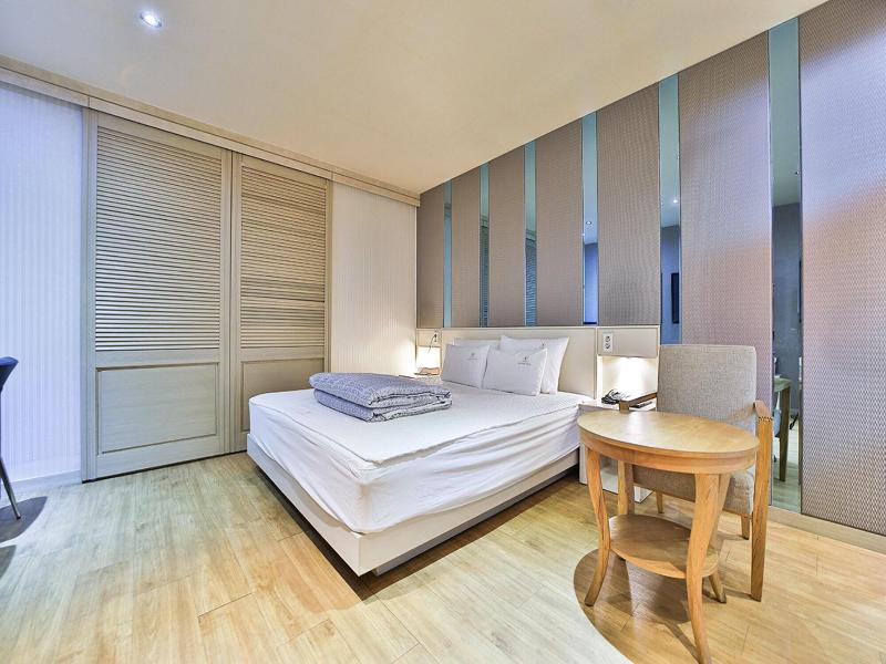 B&b Hotel image
