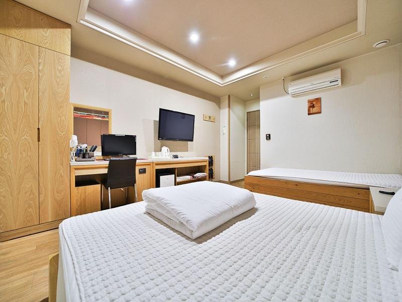 B&b Hotel image