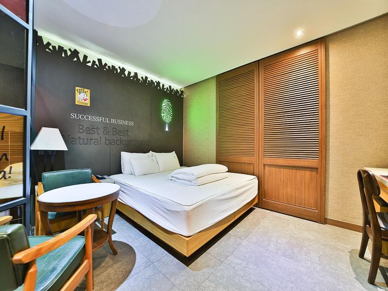 B&b Hotel image