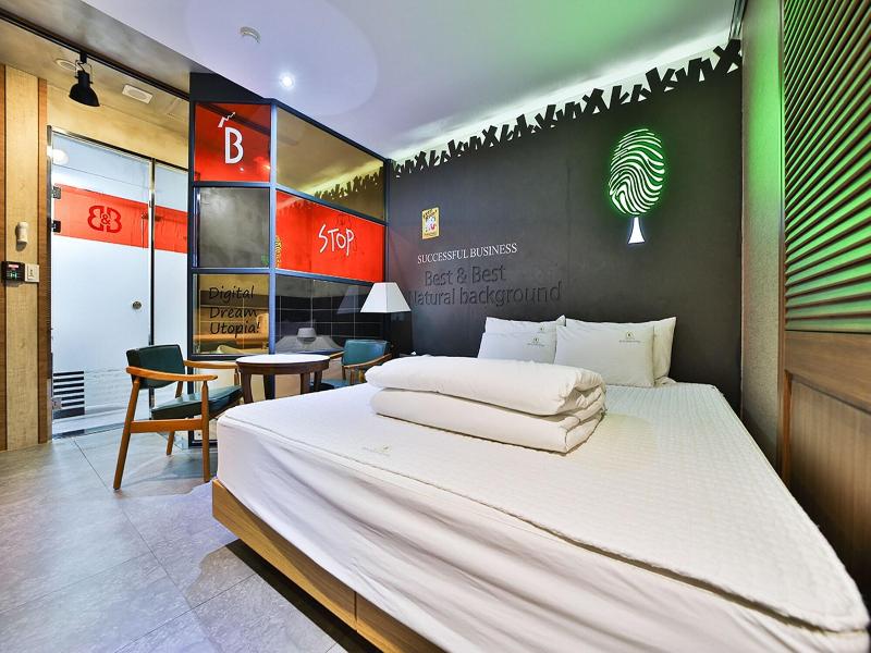 B&b Hotel image