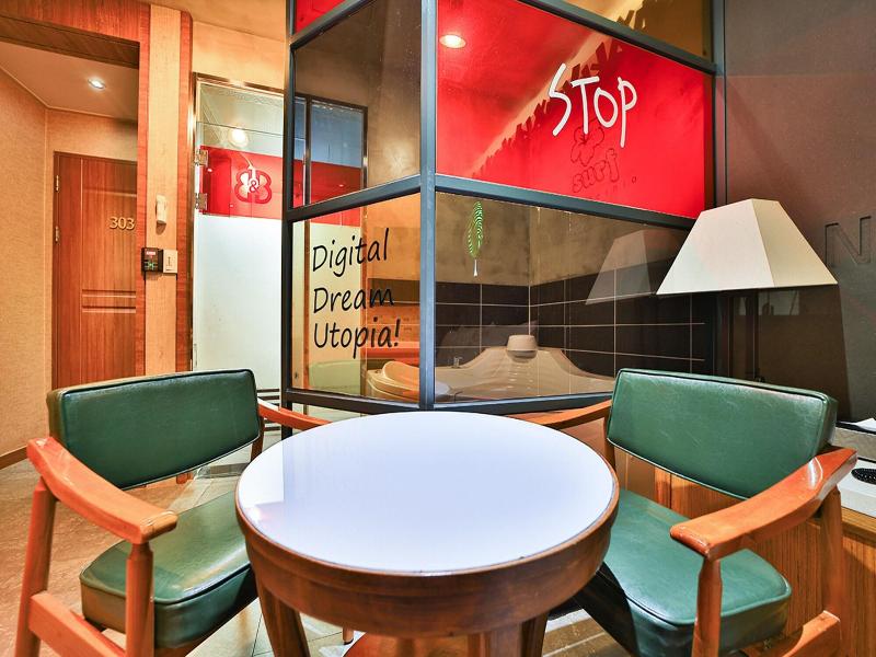 B&b Hotel image