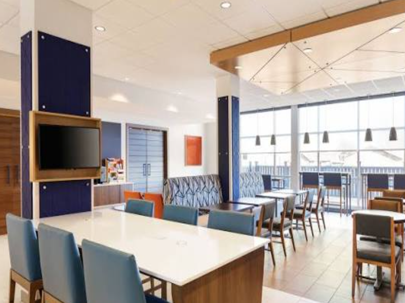 Holiday Inn Express & Suites Barrie South by IHG image