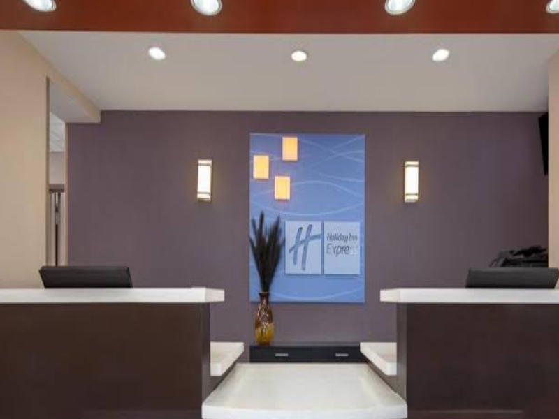 Holiday Inn Express & Suites Barrie South by IHG image