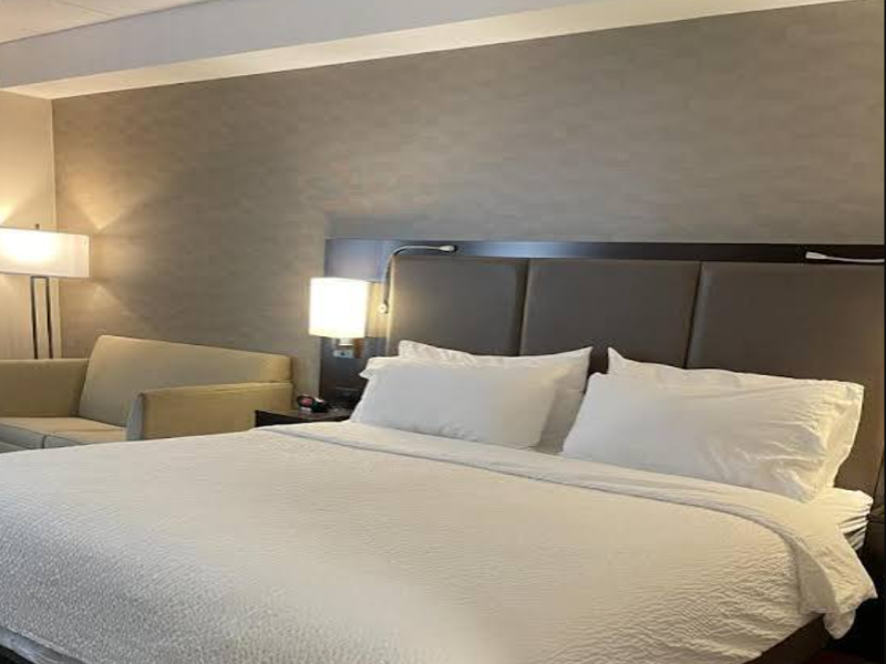 Holiday Inn Express & Suites Barrie South by IHG image