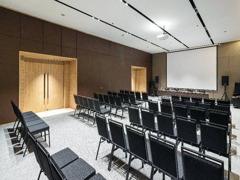 Hotel Golden Tulip Essential Pik2 Jakarta image