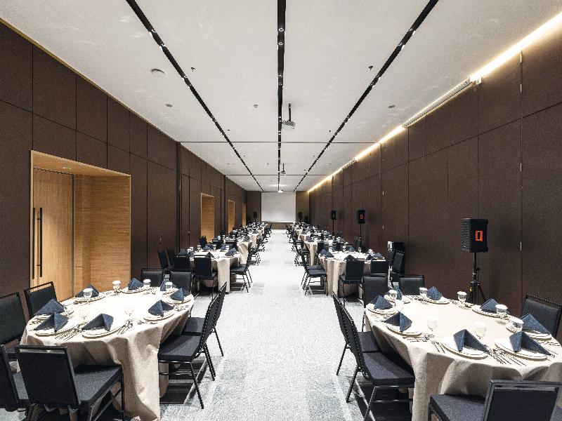 Hotel Golden Tulip Essential Pik2 Jakarta image
