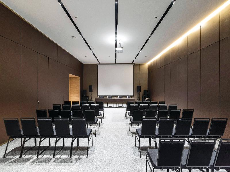 Hotel Golden Tulip Essential Pik2 Jakarta image