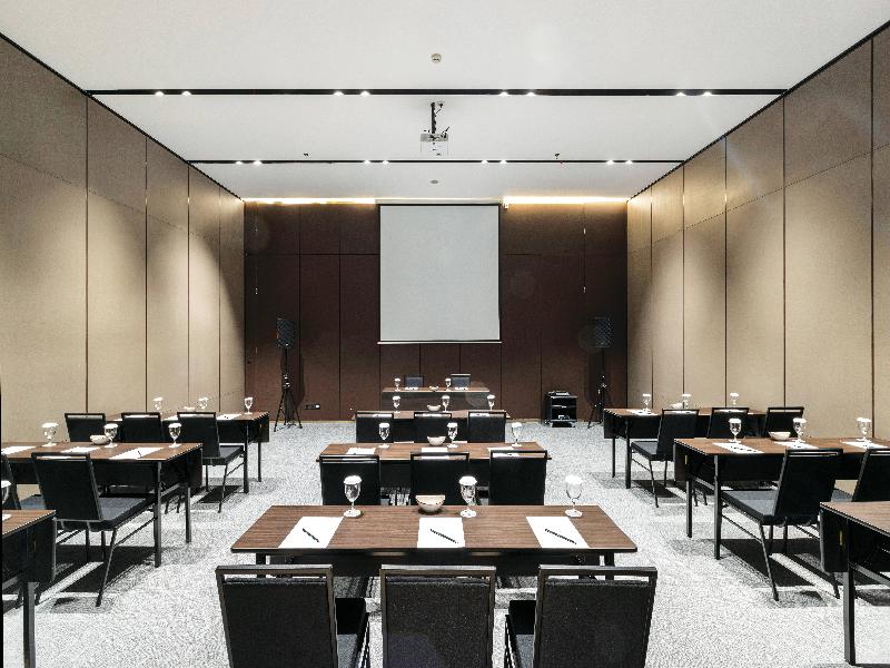 Hotel Golden Tulip Essential Pik2 Jakarta image