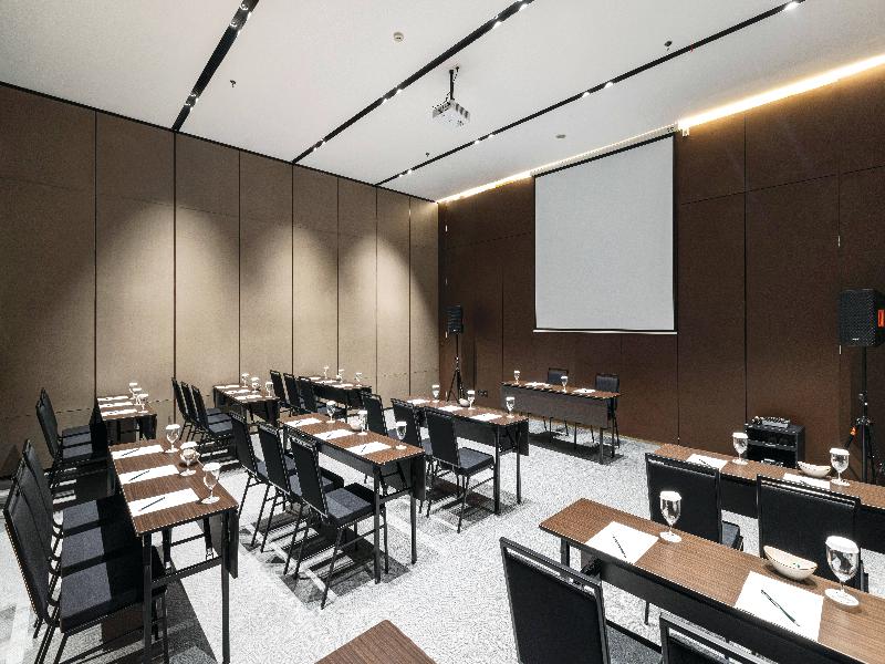 Hotel Golden Tulip Essential Pik2 Jakarta image
