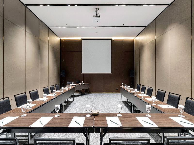 Hotel Golden Tulip Essential Pik2 Jakarta image