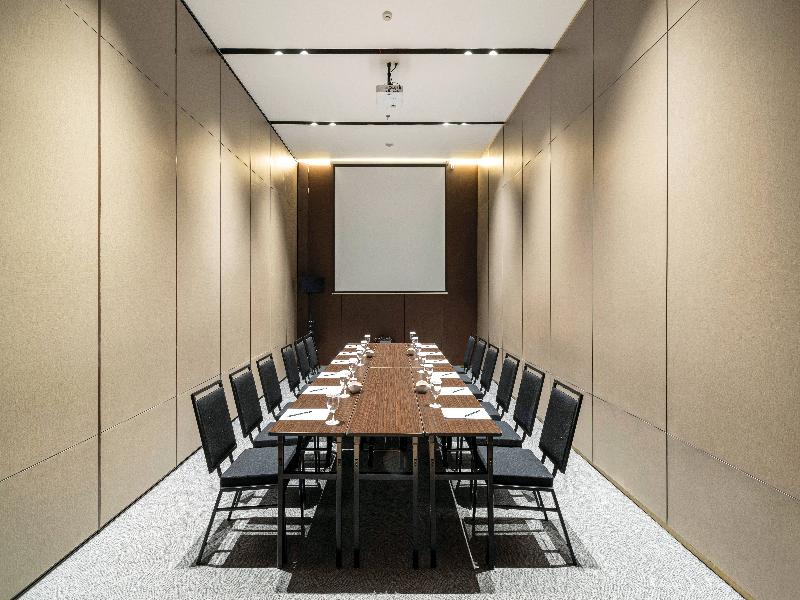 Hotel Golden Tulip Essential Pik2 Jakarta image