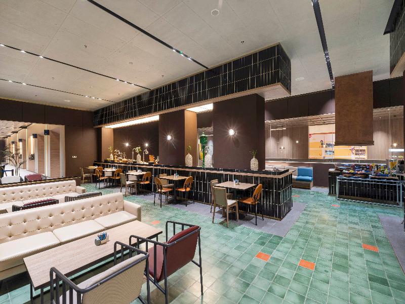 Hotel Golden Tulip Essential Pik2 Jakarta image