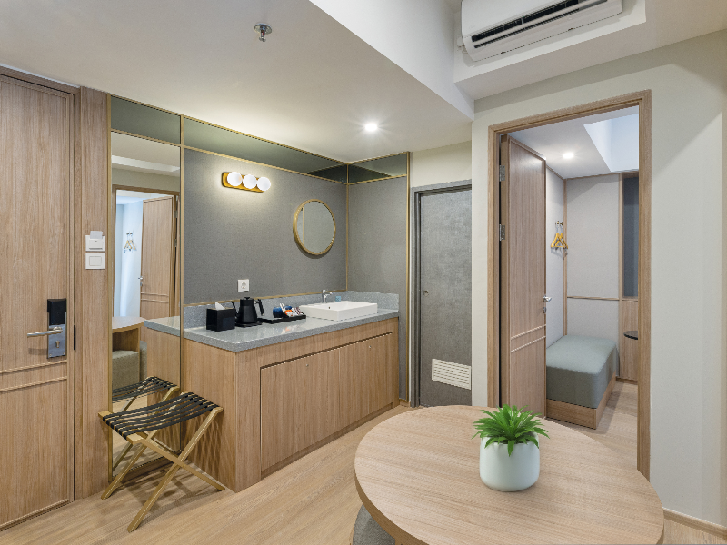 Hotel Golden Tulip Essential Pik2 Jakarta image