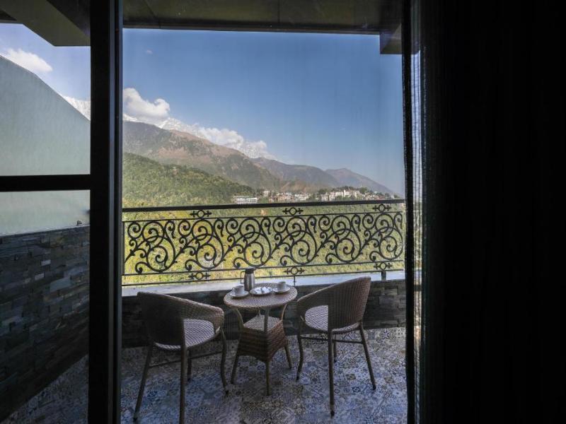 Alivaa Hotel, Mcleodganj with Best Dhauladhar View — general view