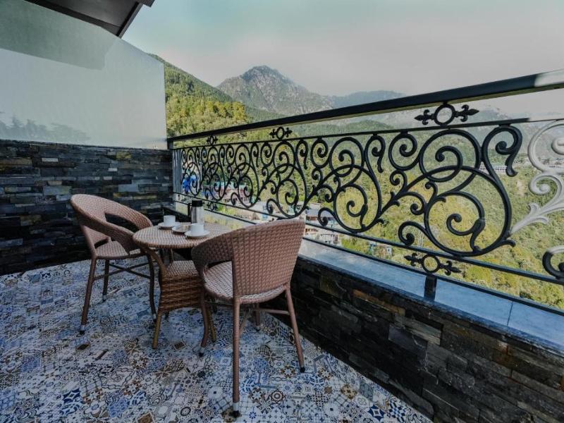 Alivaa Hotel, Mcleodganj with Best Dhauladhar View image
