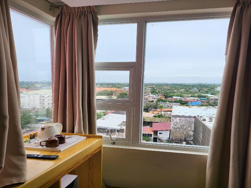 Sempre Premier Inn Mactan Airport Hotel image