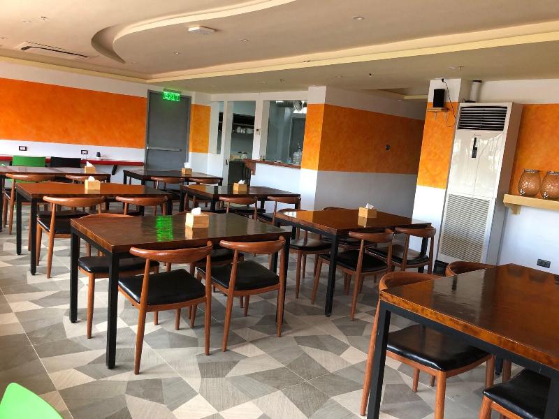 Sempre Premier Inn Mactan Airport Hotel image