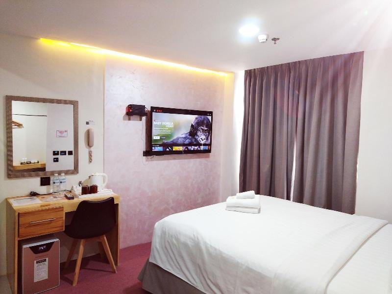 Sempre Premier Inn Mactan Airport Hotel image
