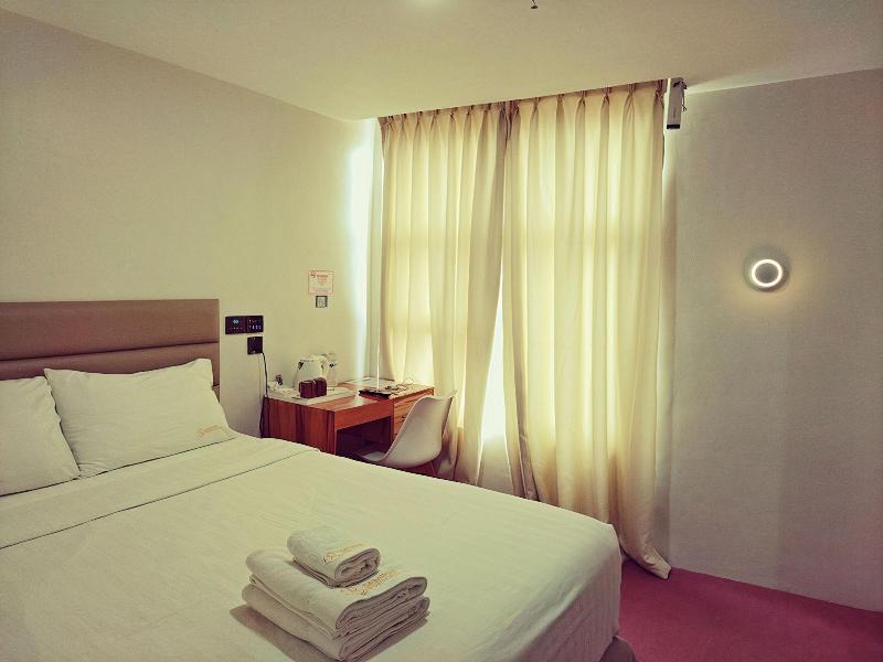 Sempre Premier Inn Mactan Airport Hotel image