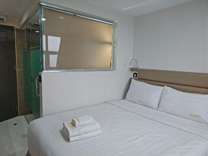 Sempre Premier Inn Mactan Airport Hotel image