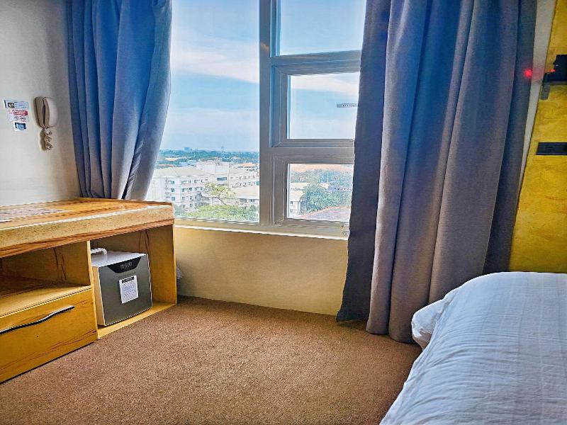 Sempre Premier Inn Mactan Airport Hotel image