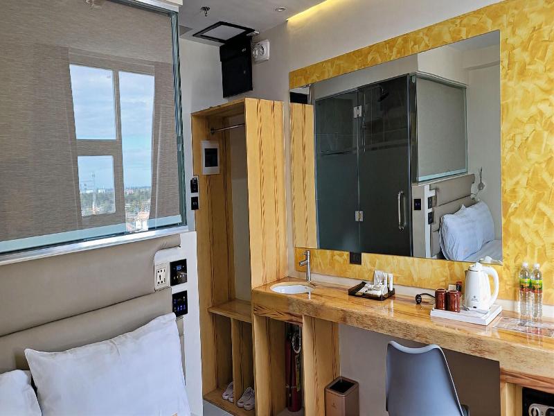 Sempre Premier Inn Mactan Airport Hotel image