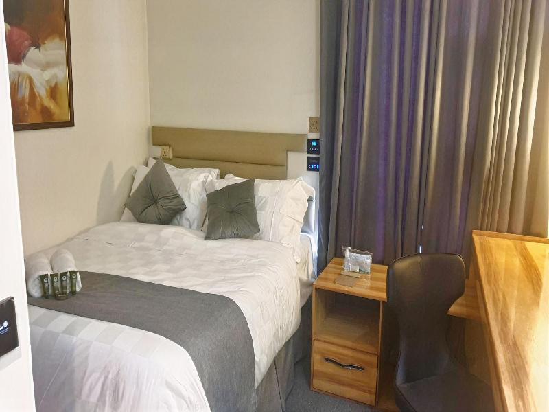Sempre Premier Inn Mactan Airport Hotel image