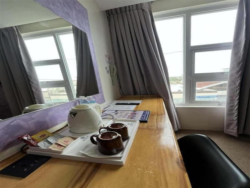 Sempre Premier Inn Mactan Airport Hotel image
