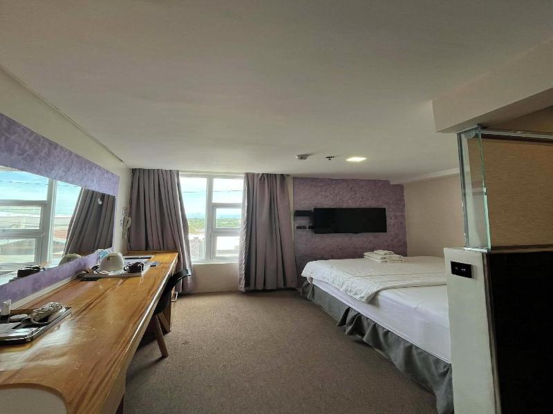 Sempre Premier Inn Mactan Airport Hotel image
