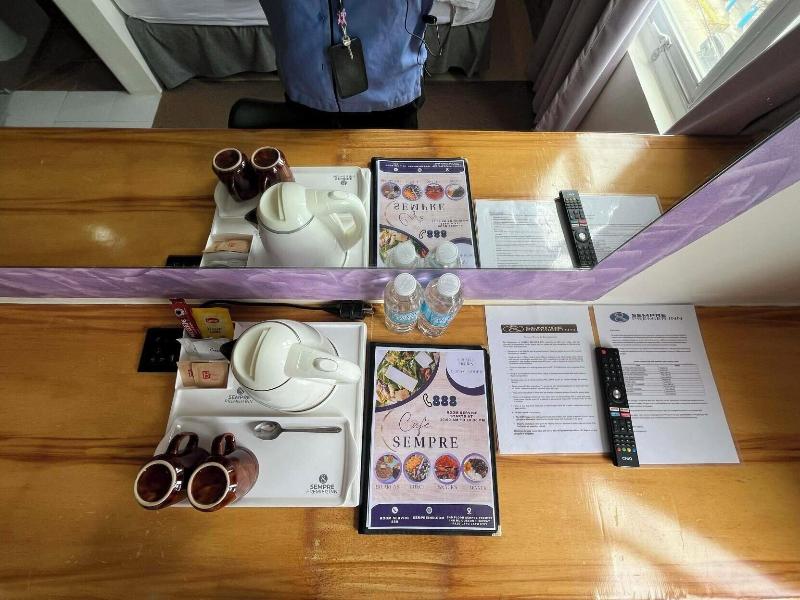 Sempre Premier Inn Mactan Airport Hotel image