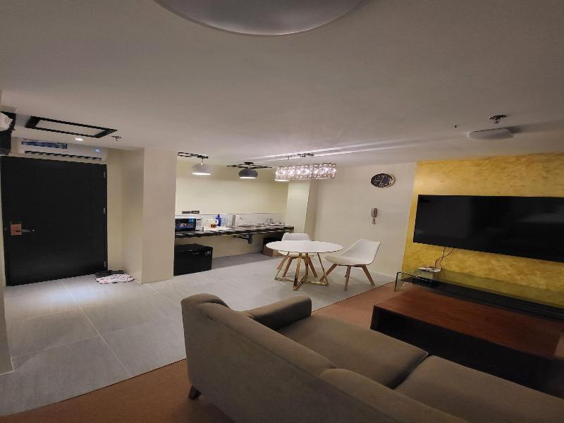 Sempre Premier Inn Mactan Airport Hotel image
