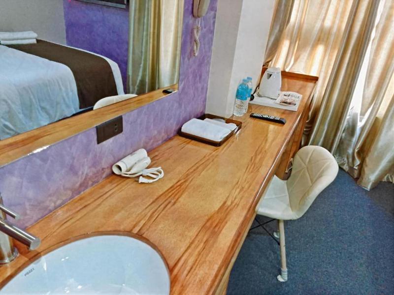 Sempre Premier Inn Mactan Airport Hotel image