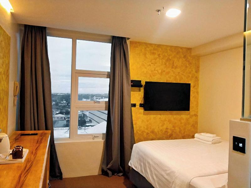 Sempre Premier Inn Mactan Airport Hotel image