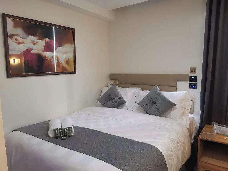 Sempre Premier Inn Mactan Airport Hotel image