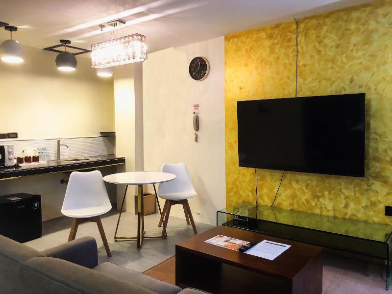 Sempre Premier Inn Mactan Airport Hotel image