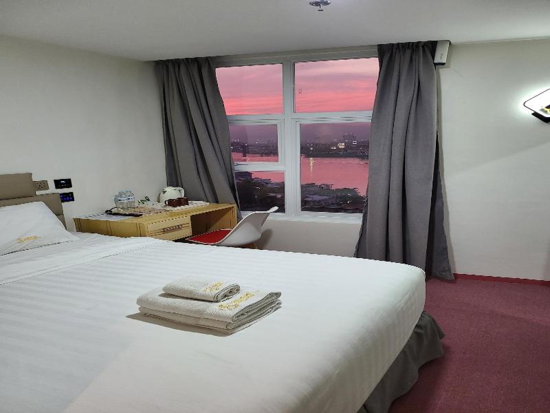 Sempre Premier Inn Mactan Airport Hotel image