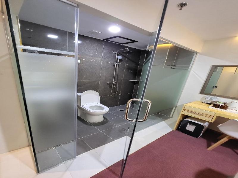 Sempre Premier Inn Mactan Airport Hotel image