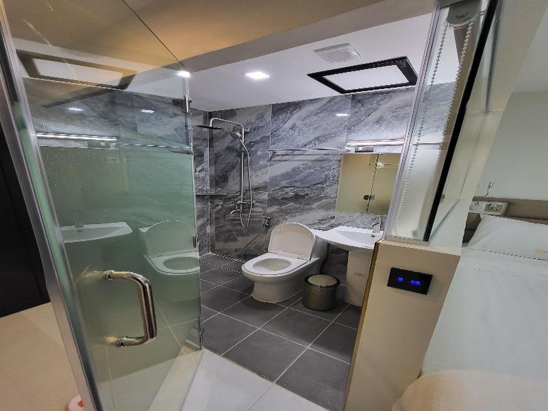 Sempre Premier Inn Mactan Airport Hotel image
