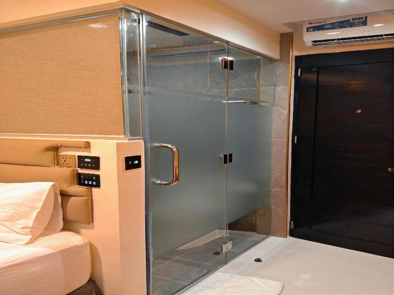 Sempre Premier Inn Mactan Airport Hotel image