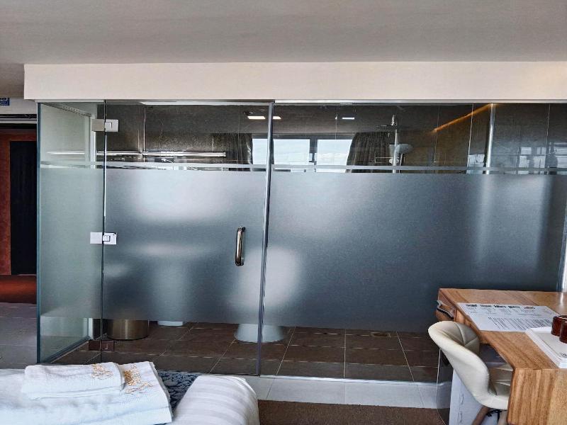 Sempre Premier Inn Mactan Airport Hotel image
