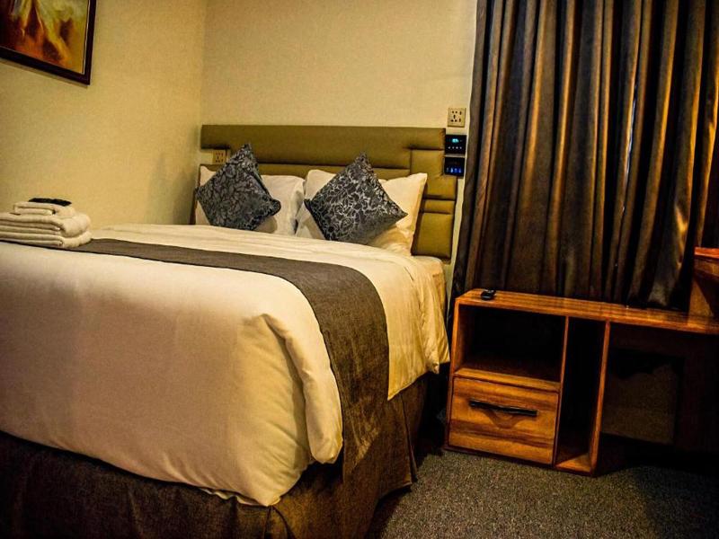 Sempre Premier Inn Mactan Airport Hotel image