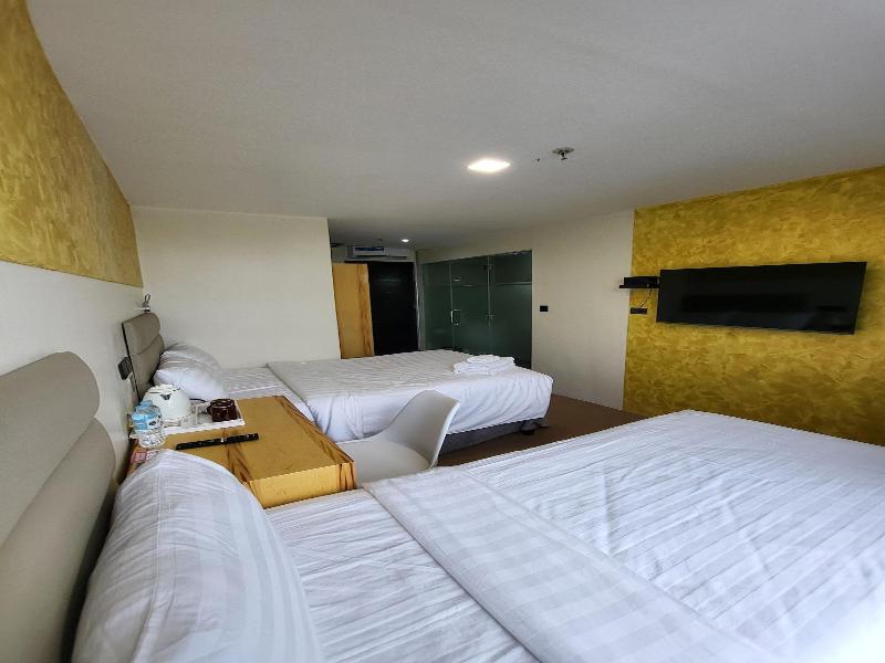 Sempre Premier Inn Mactan Airport Hotel image
