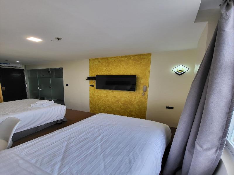 Sempre Premier Inn Mactan Airport Hotel image