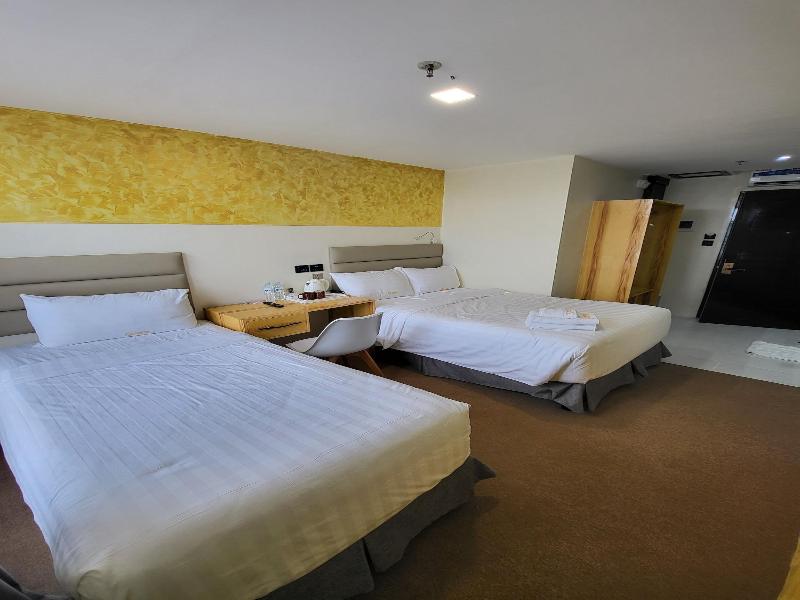 Sempre Premier Inn Mactan Airport Hotel image