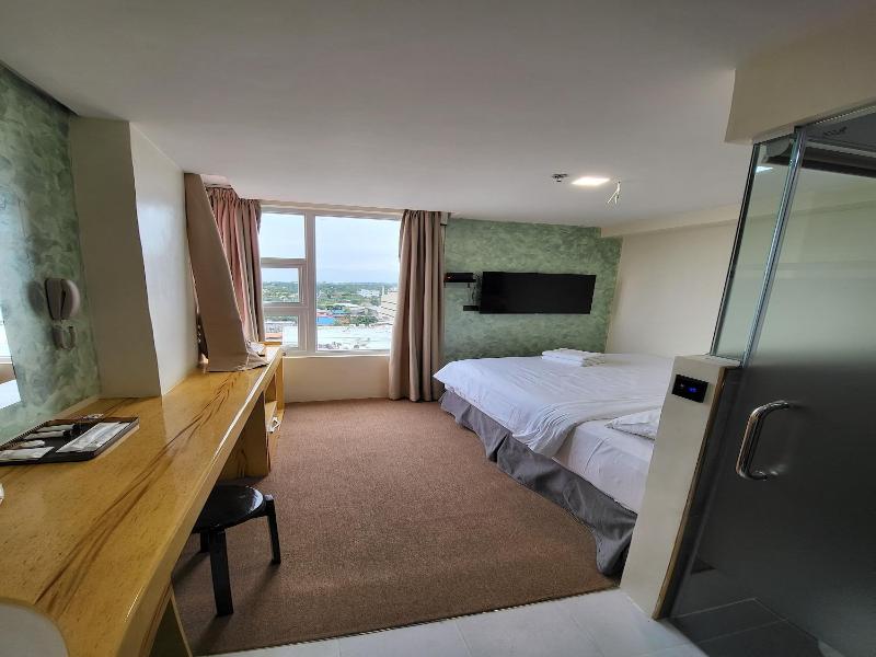Sempre Premier Inn Mactan Airport Hotel image