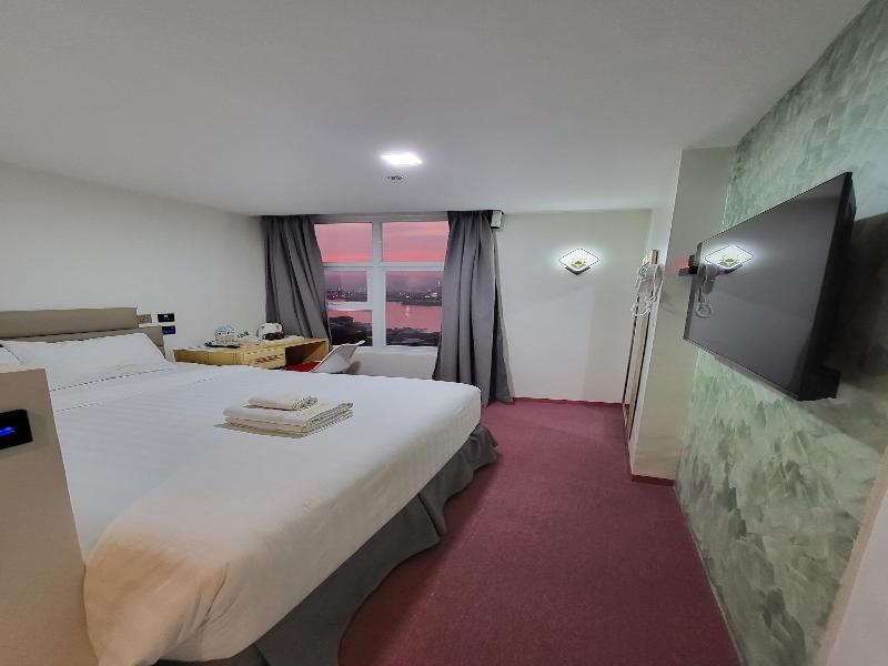 Sempre Premier Inn Mactan Airport Hotel image